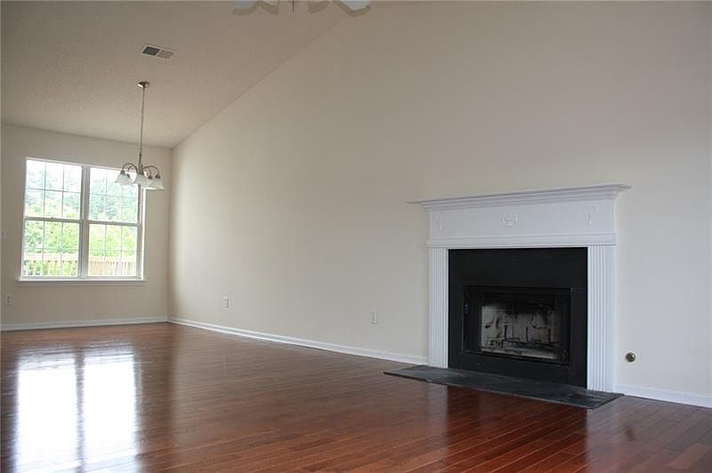 2nd image of 2221 Dresden Grn NW