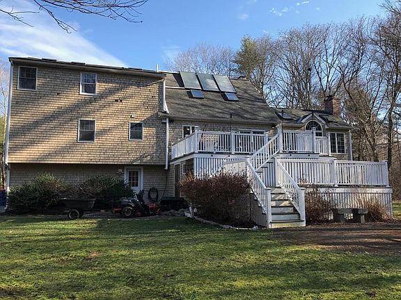 3rd image of 15 Woodview Dr