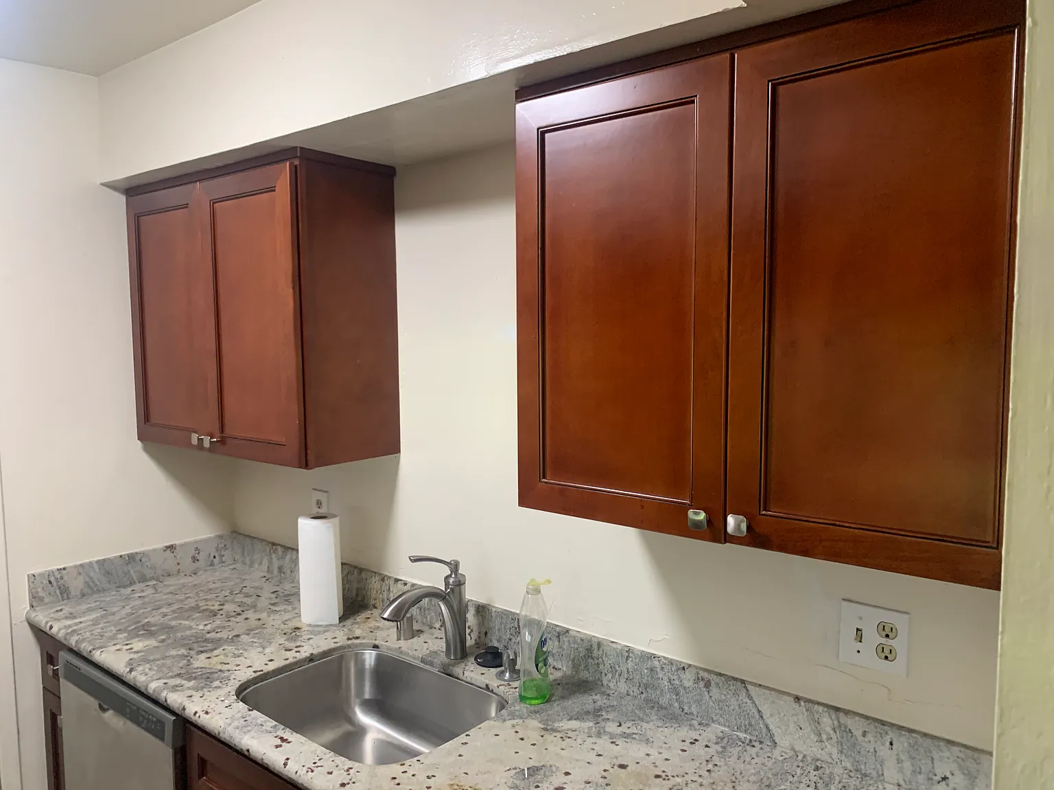 2 bed, 1.5 bath, 877 sqft, $2,500 — Photo 2