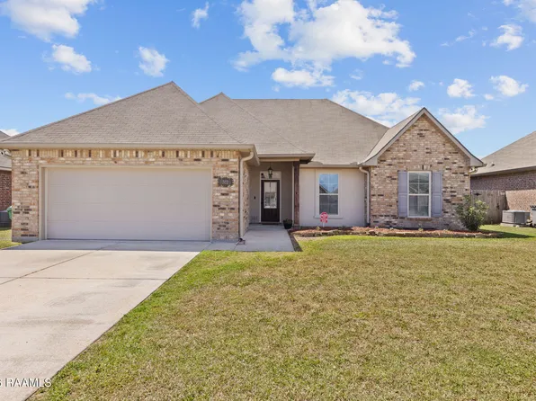 302 Saint Gaspar St, Youngsville, LA 70592