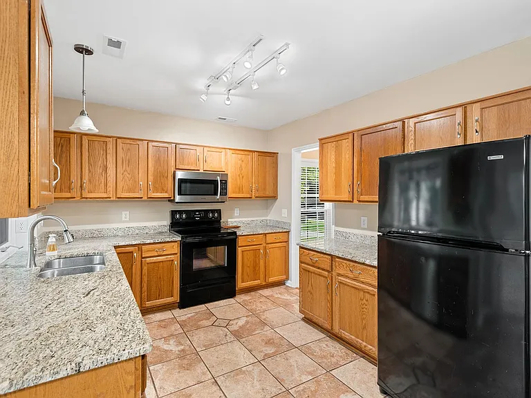 121 Haddonfield Ln — Photo 10