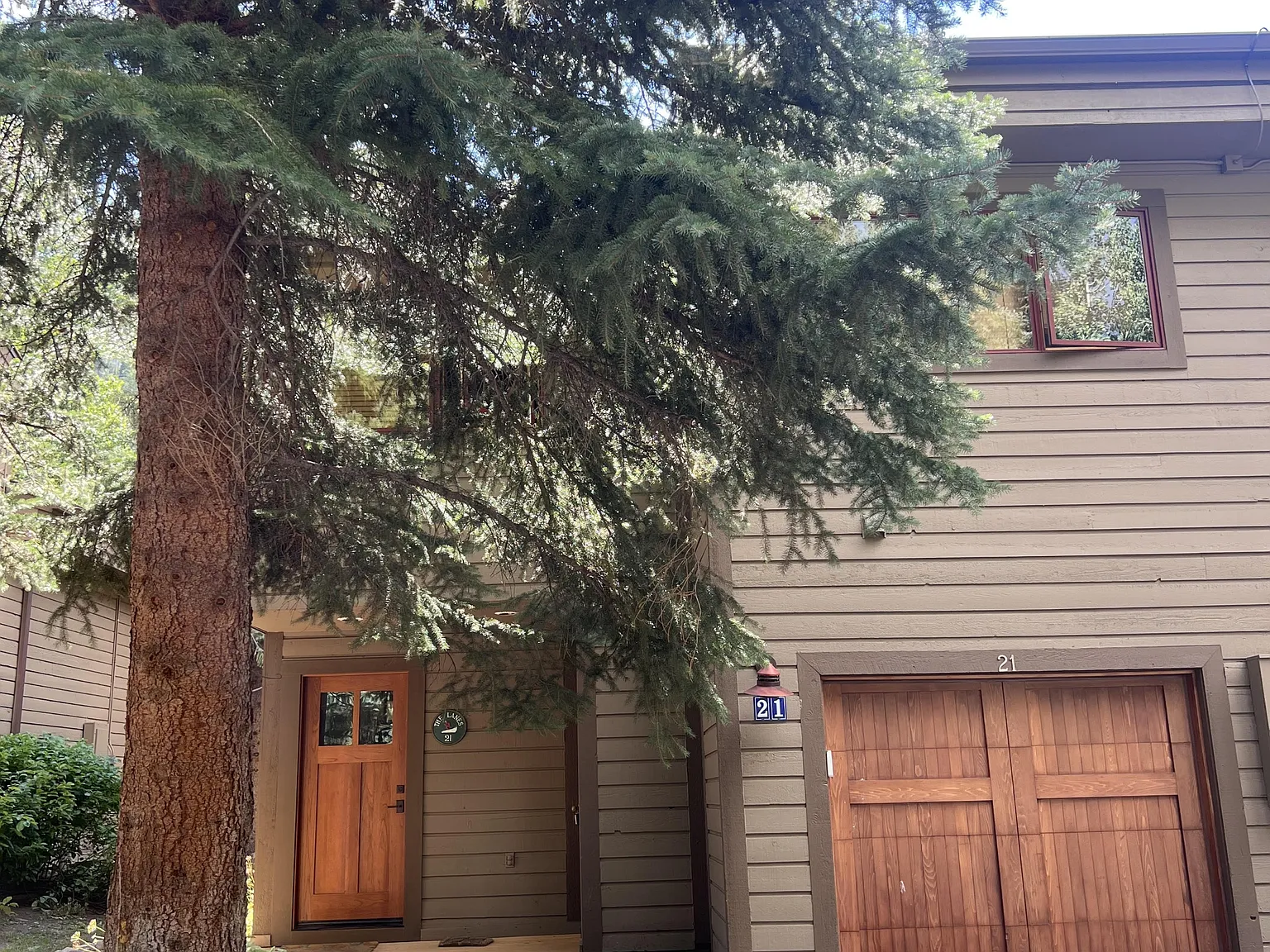 4 bed, 2.5 bath, 2414 sqft, $5,000 — Photo 2