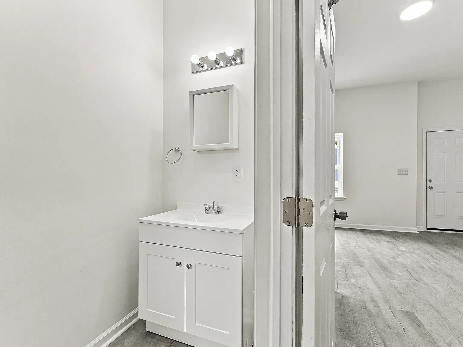 5 bed, 1.5 bath, 1496 sqft, $2,553 — Photo 4