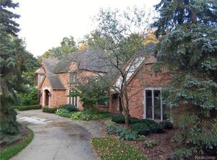 1663 Rolling Woods Dr, Troy, MI