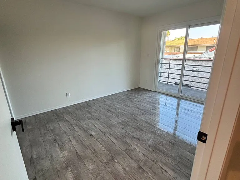5500 Vesper Ave #4 — Photo 18