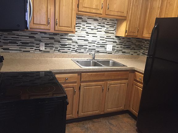 3rd image of 165 Mead St APT 2