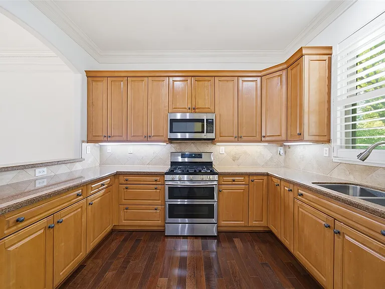 1329 Hyde Park Blvd — Photo 19