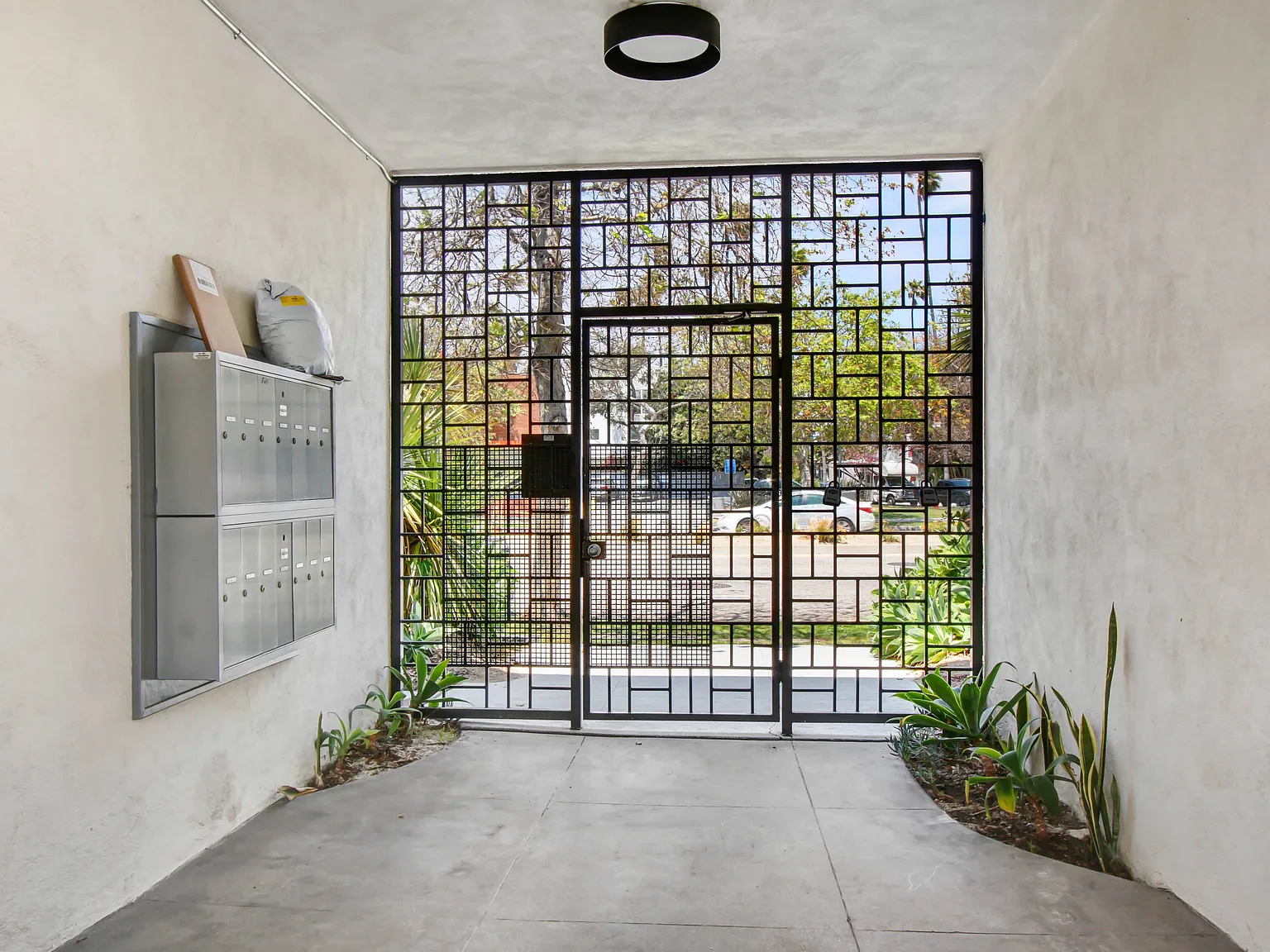 950 Venice Blvd. — Photo 1