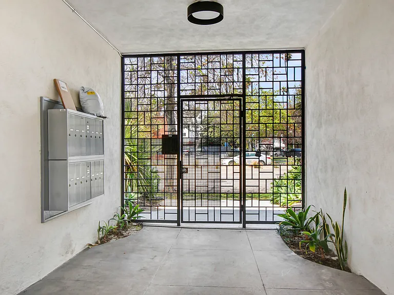 950 Venice Blvd. — Photo 1