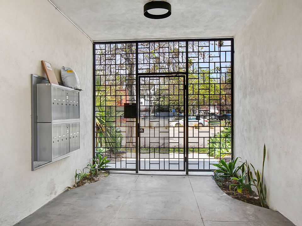 1st image of 950 Venice Blvd #60498392