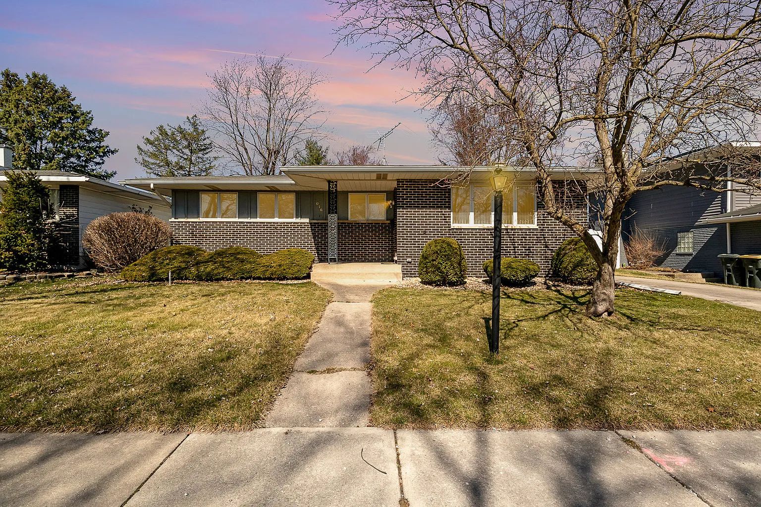 3016 192nd St photo 1