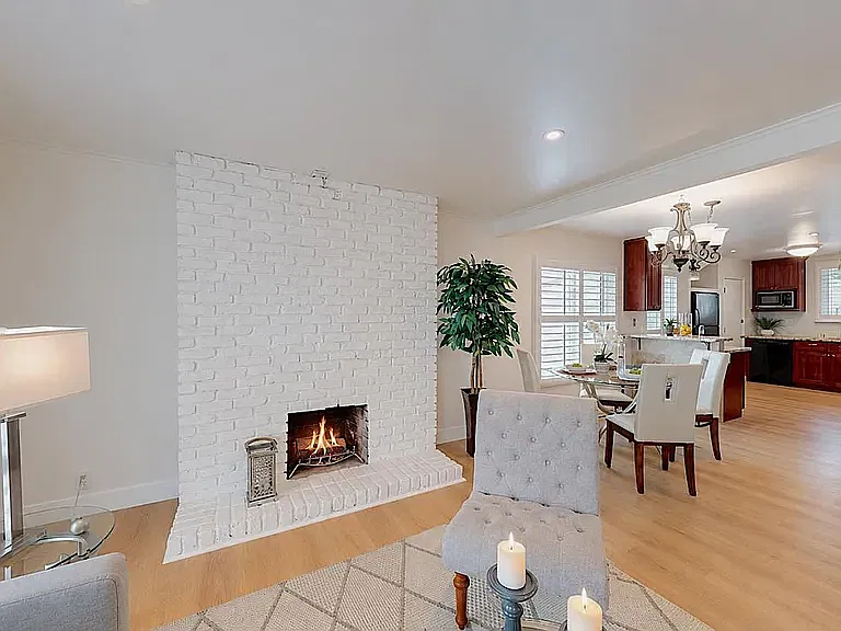 3 bed, 1390 sqft, $5,200 — Photo 2