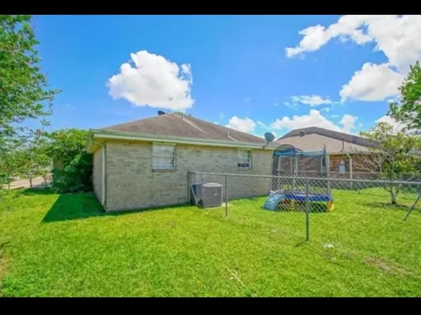 3802 Jupiter Dr, Chalmette, LA 70043