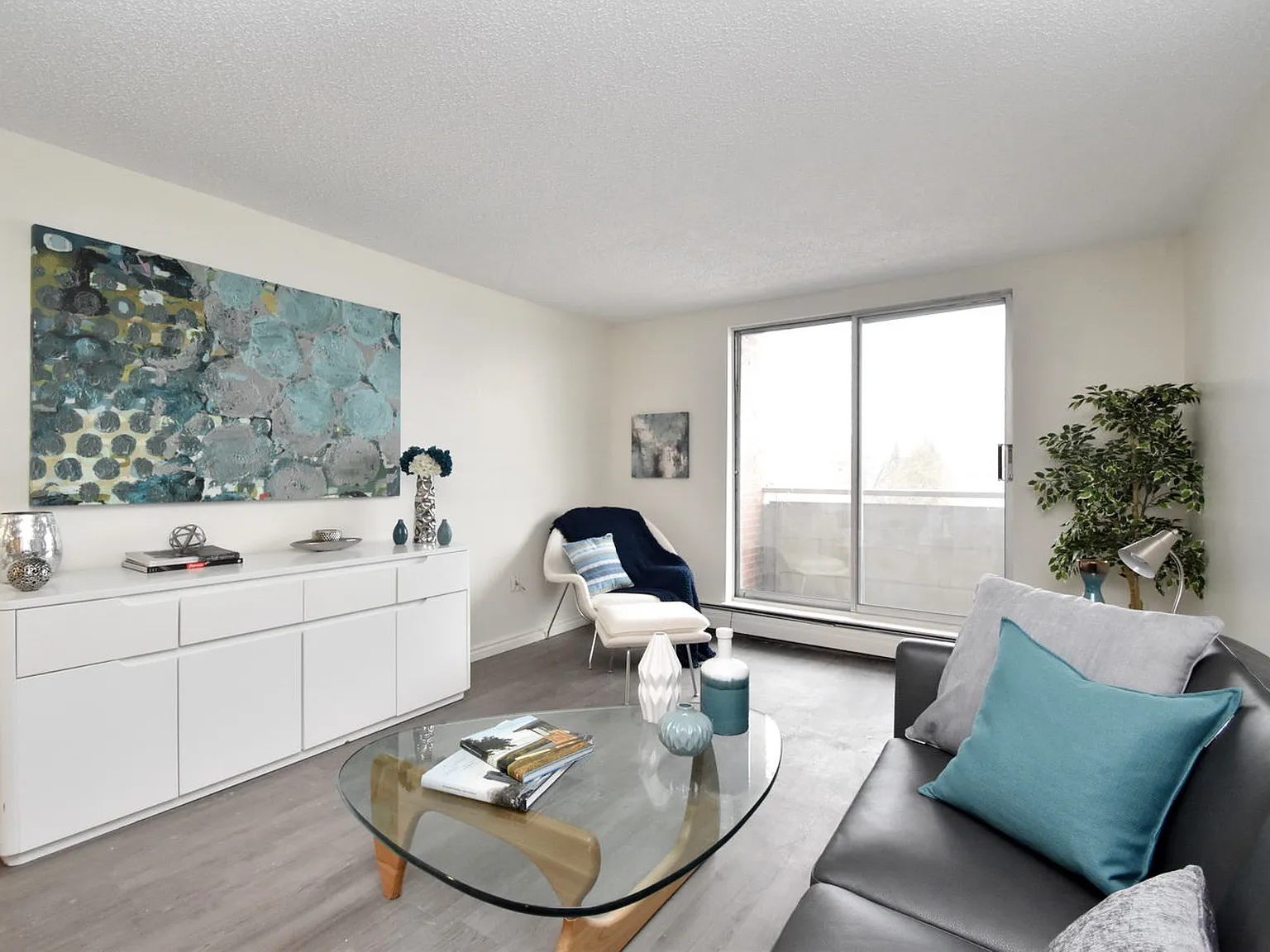 Elizabeth Towers — Photo 1