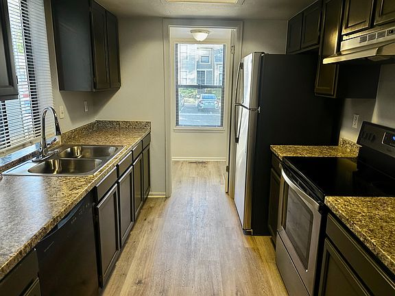 Fresh and lovely kitchen with glass top range!