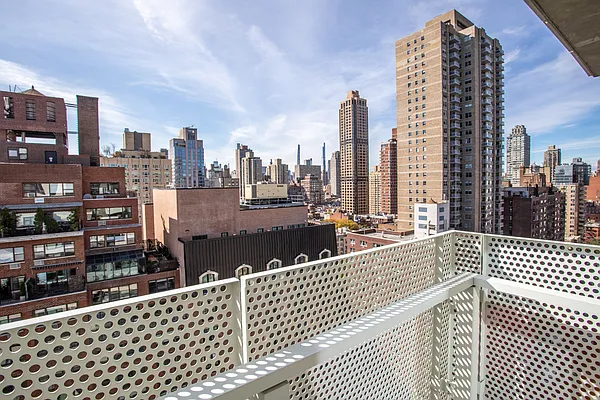 Rented by Bond New York | media 77