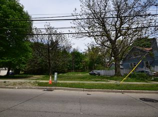 654 E Chicago St, Elgin, IL 60120