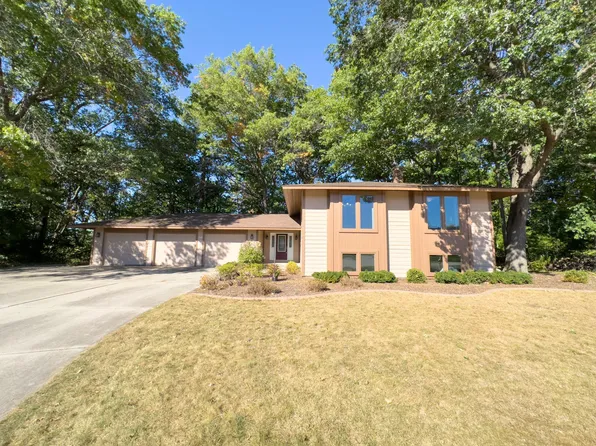330 Wagon Wheel Ct, Green Bay, WI 54302