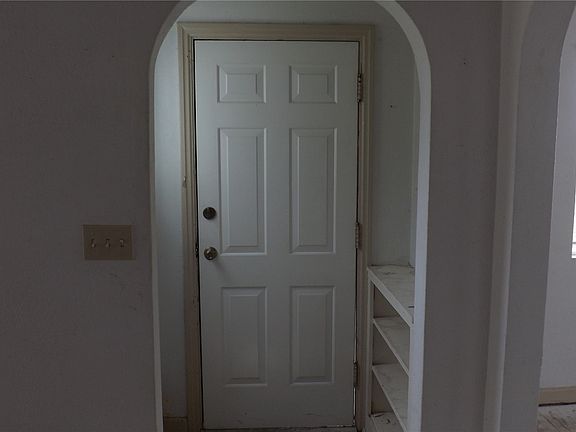 3rd image of 26829 Pioneer Hwy