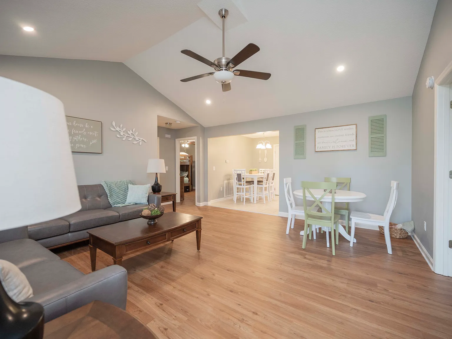 3 bed, 1300 sqft, $5,400 — Photo 4