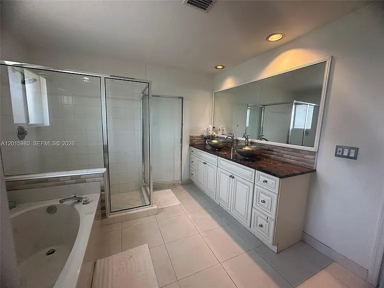 5402 Pointe Villa Dr #B — Photo 23