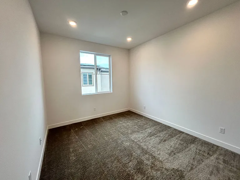 11753 Florence Ave — Photo 20