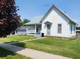1112 McClellan St, Tama, IA 52339