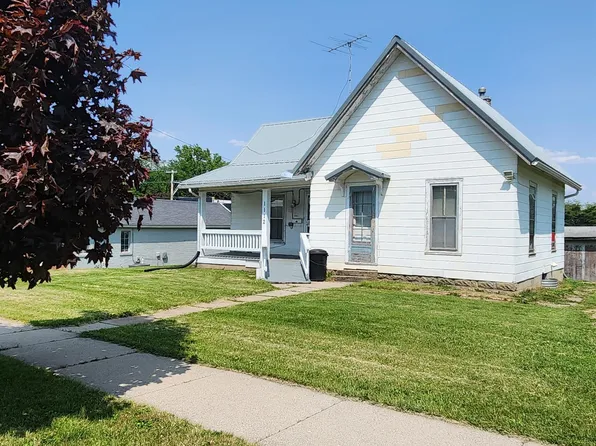 1112 McClellan St, Tama, IA 52339