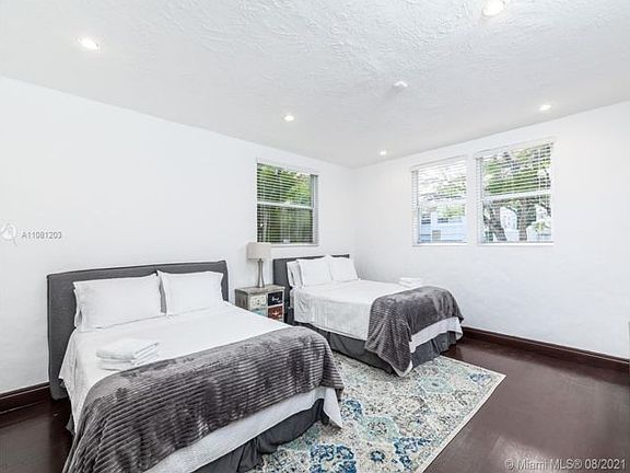 3rd image of 137 NE 47th St #1