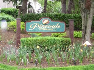 39 Ray Ct, Bedminster, NJ 07921