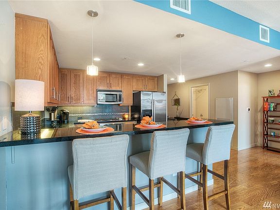 4th image of 1515 Dock St Unit 305