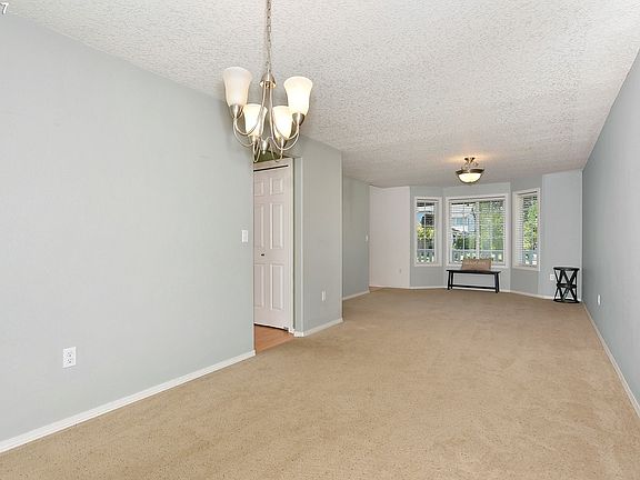 5th image of 527 Windflower Dr