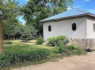 211 E Carlton Ave, Roslyn, SD 57261