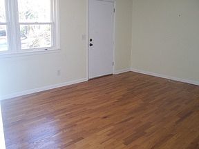 2nd image of 209 NE 39th St