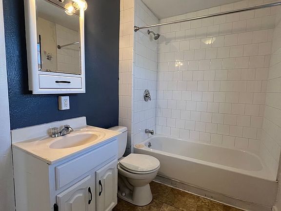 5th image of 1229 1st Ave N #1
