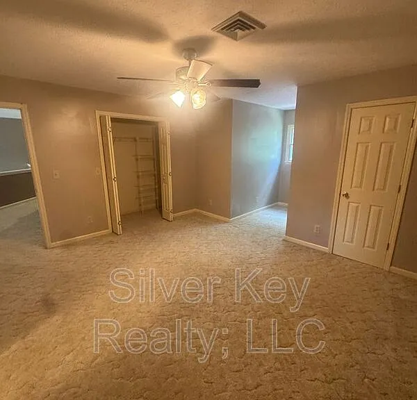 136 S Matlock Ave — Photo 16