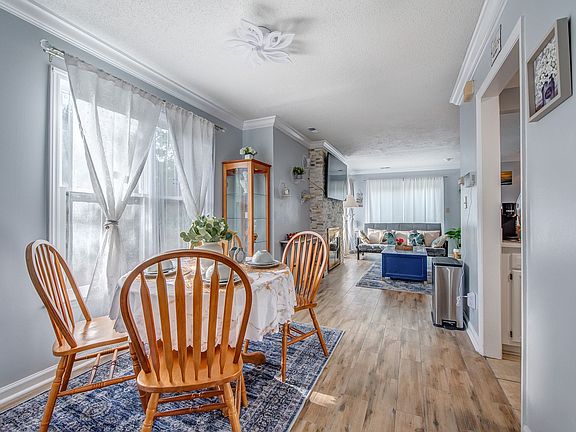 3rd image of 3140 Driftwood Dr #A