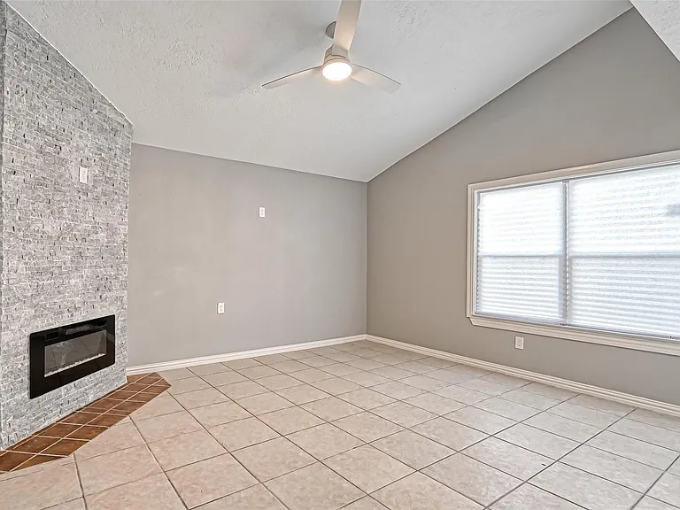 10252 Cottage Field Rd — Photo 2