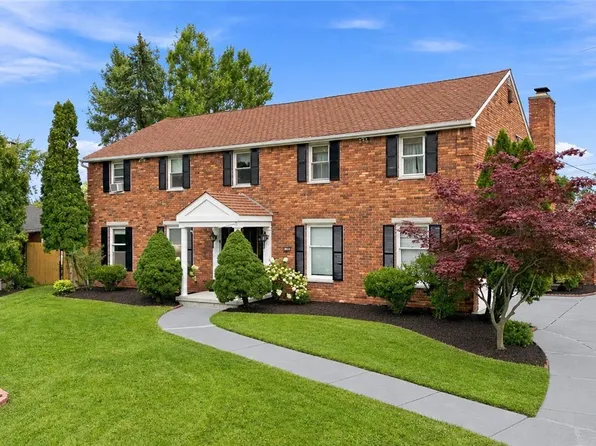 126 Carriage Cir, Williamsville, NY 14221
