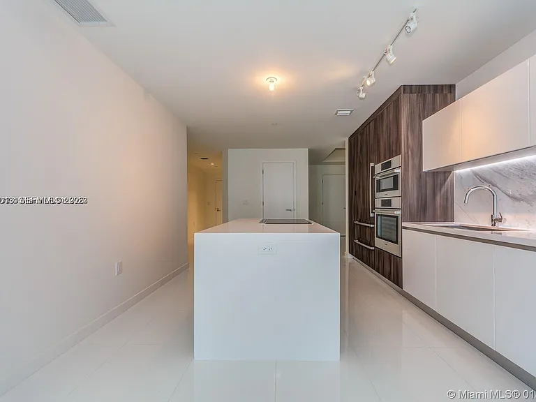 851 NE 1st Ave #11 — Photo 8