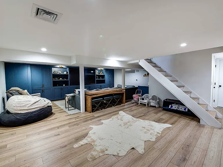 10 Villa Ave — Photo 23