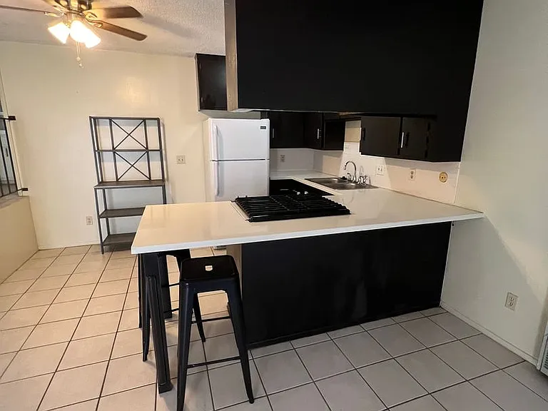 1361 E Del Mar Blvd — Photo 2