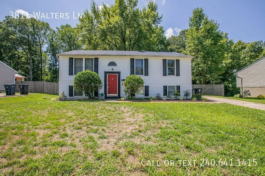 Amazing 4 BR/3 BA Single-Family Home in District Heights! — Photo 2