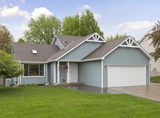 7865 29th St N, Oakdale, MN 55128