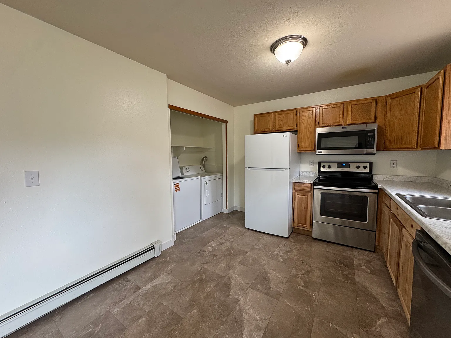 2 bed, 1080 sqft, $1,950 — Photo 4