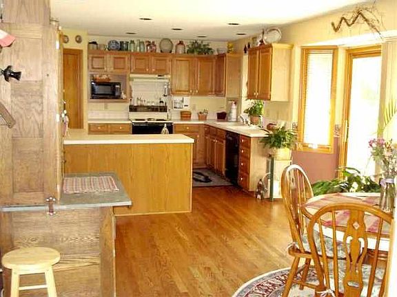 3rd image of 211 Dogwood Ct