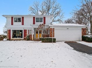 2790 Wareing Dr, Lake Orion, MI
