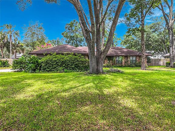 2nd image of 290 GLENEAGLES DRIVE