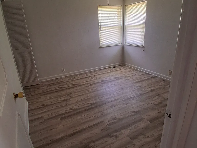 233 N Meadowlark Dr — Photo 6