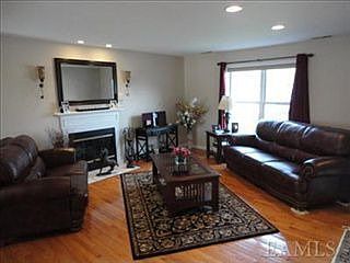 3rd image of 5106 Applewood Cir